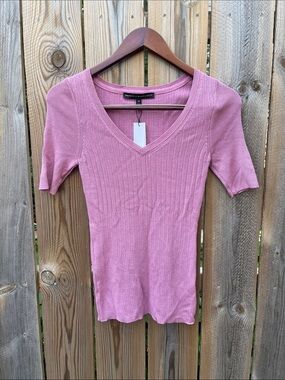 White House Black Market Dusty Ribbed V-Neck Knit Short Sleeve Top